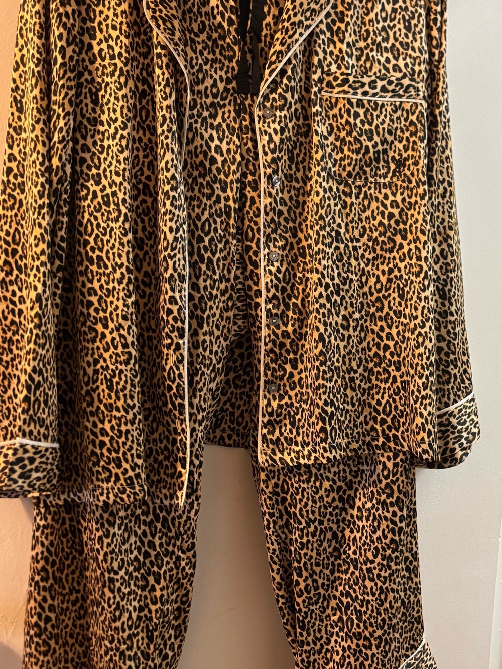 Gorgeous Victoria’s Secret two piece pajama set a chic leopard print NWT